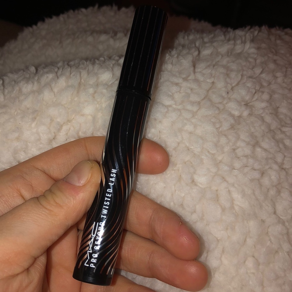 MAC pro beyond twisted Lash mascara